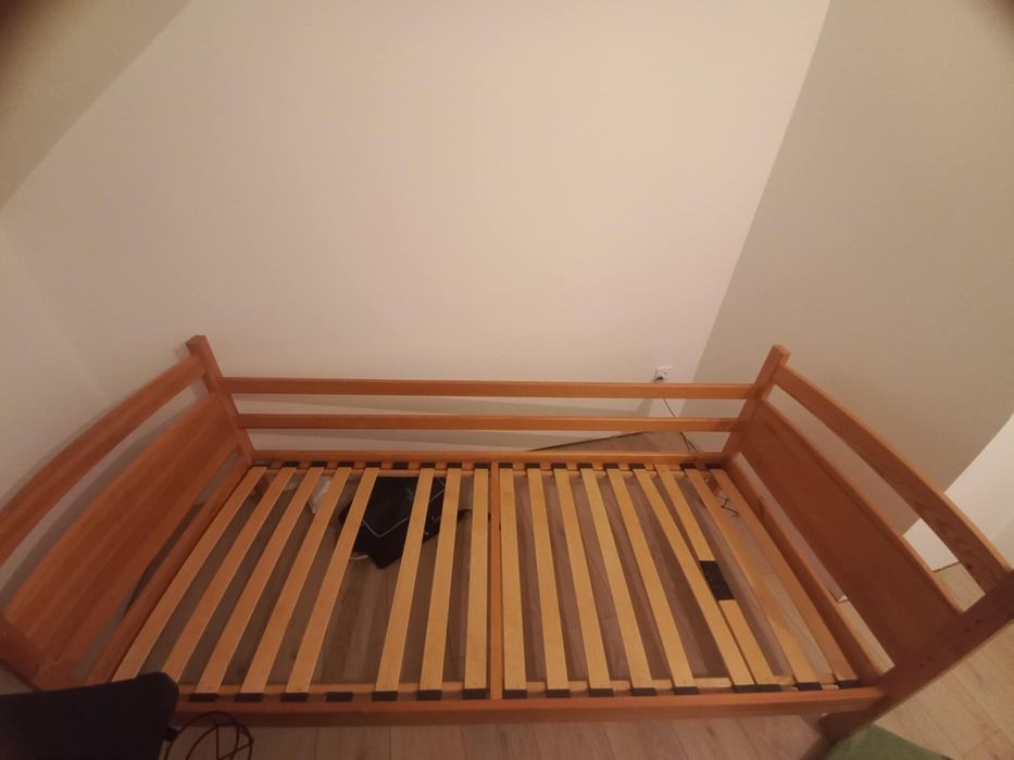 Łóżko drewniane. Materace.