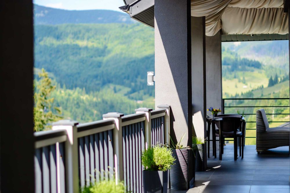 Діючий готель-ресторан в Поляниці