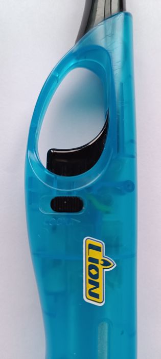 Продам бытовую многоразовую газовую зажигалку "Lion" (БЕЗ ГАЗА!)