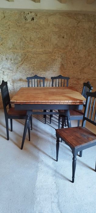 Mesa extensível de madeira