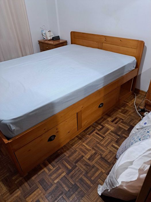 Vendo uma cama de casal completa com 4 gavetas