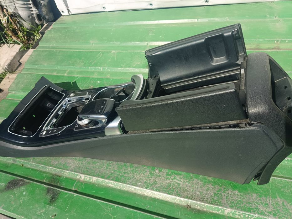 Консоль в сборі w205