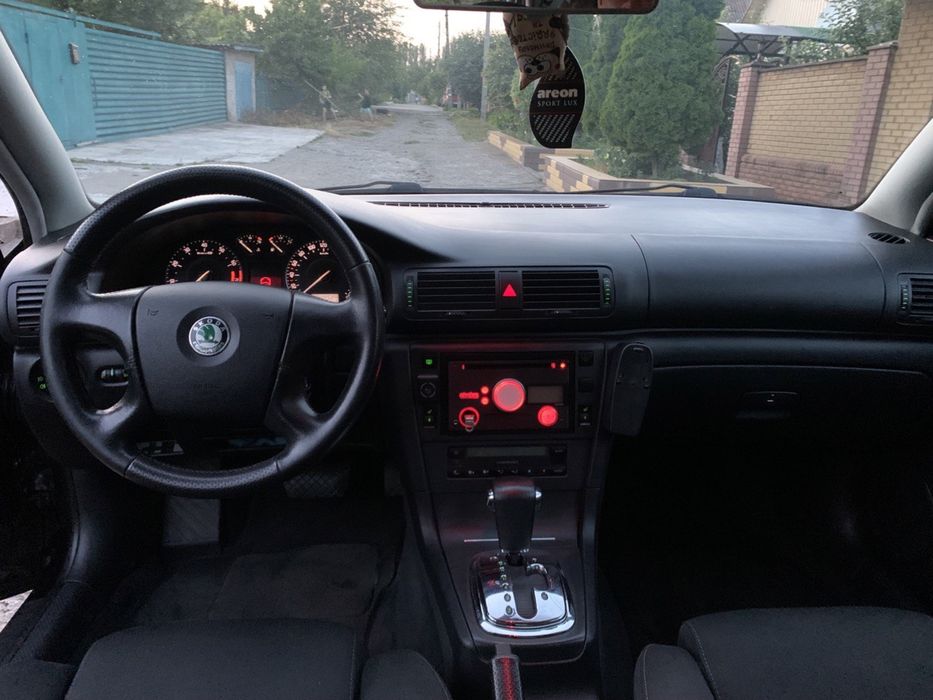 автомобіль Skoda Суперб