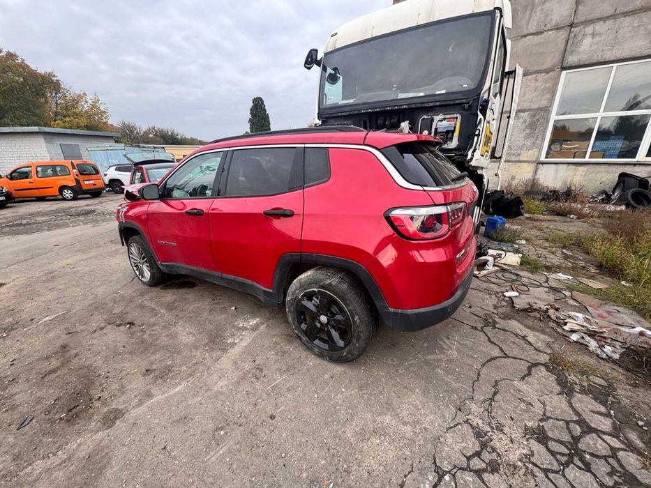 Двері передні задні ліві праві jeep compas latitude 2018