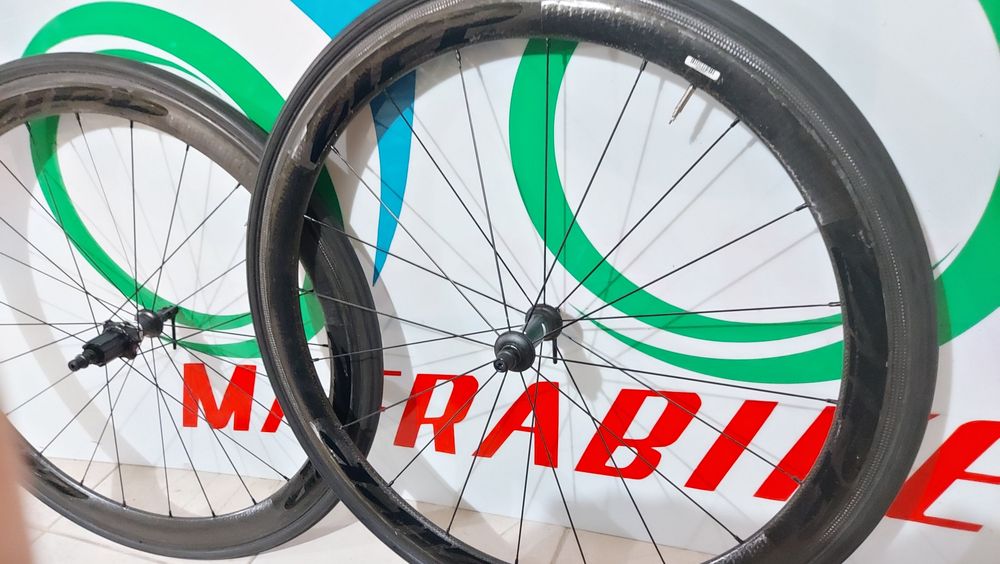 Rodas Zipp 303 e 202 carbono