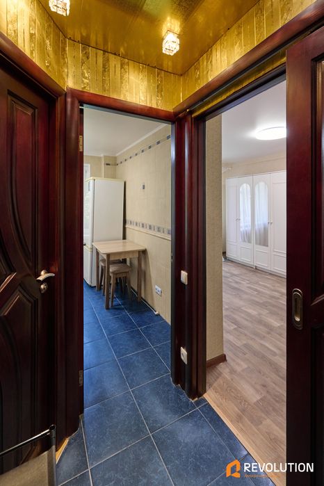 Без% , продаж 1 кімнатної квартири Бульвар Верховної Ради 18а, метро