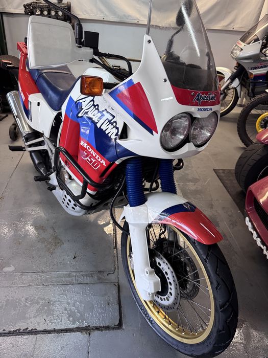 Honda Africa Twin 750 RD04