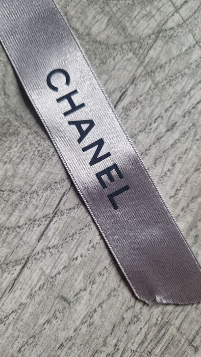 Nowa srebrna wstążka Chanel ok 82x2,5 cm