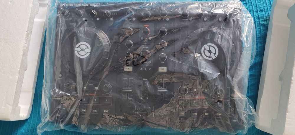 Native Instruments Traktor Kontrol S2 MK1 – 85 €