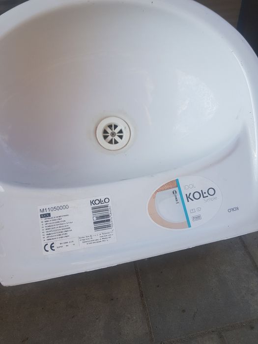 Nowa umywalka firmy ,,Koło"