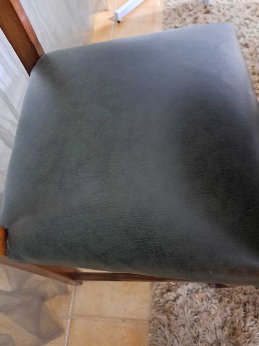 Mesa de jantar em Mogno