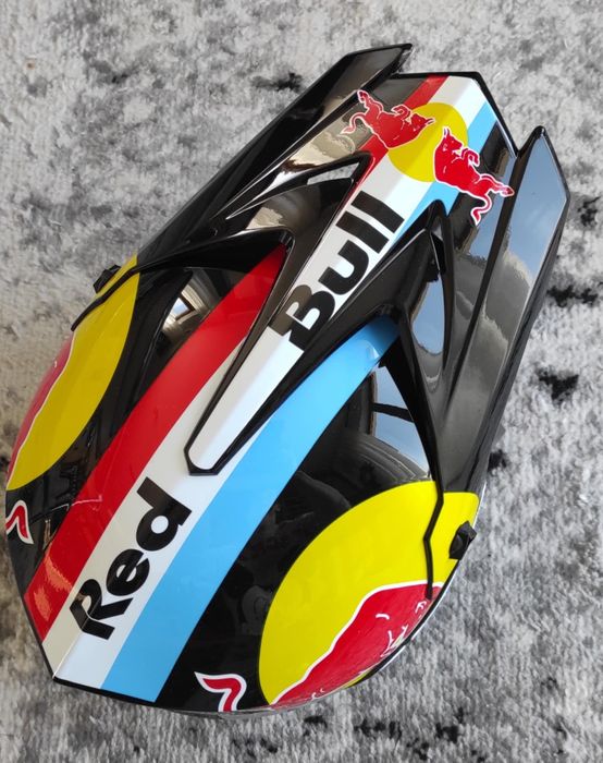 Nowy kask Red Bull rozm. M+gogle gratis!