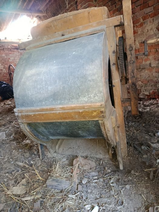 Zabytkowa wialnia młynek do zboża