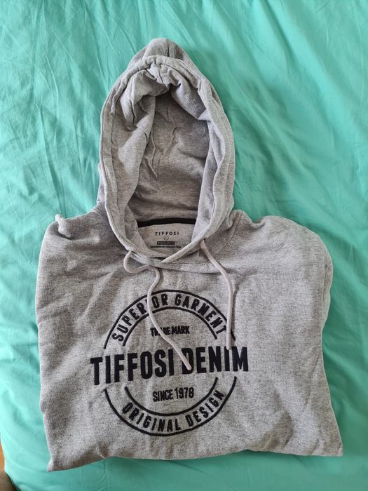 Sweat praticamente nova da Tiffosi. Algodão fofinho por dentro.