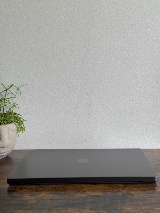 MacBook Pro 16” M4 Pro  | 24GB RAM |  1TB SSD |