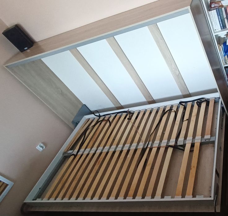 Półkotapczan, łóżko podnoszone, sypialnia chowana 242/142/42cm.