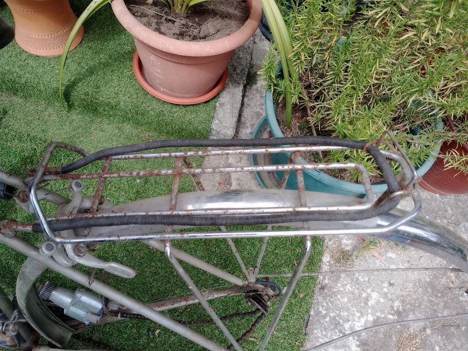 Bicicleta de ciclismo muito antiga .