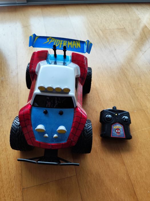 Gipe telecomandado do homem aranha