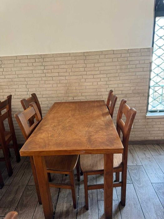 Mesas e cadeiras madeira maciça restauração