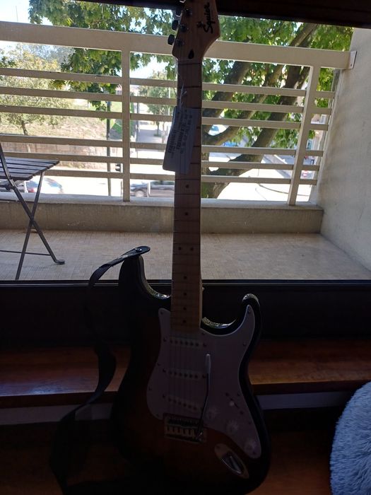 Guitarra e amplificador novo stratocaster