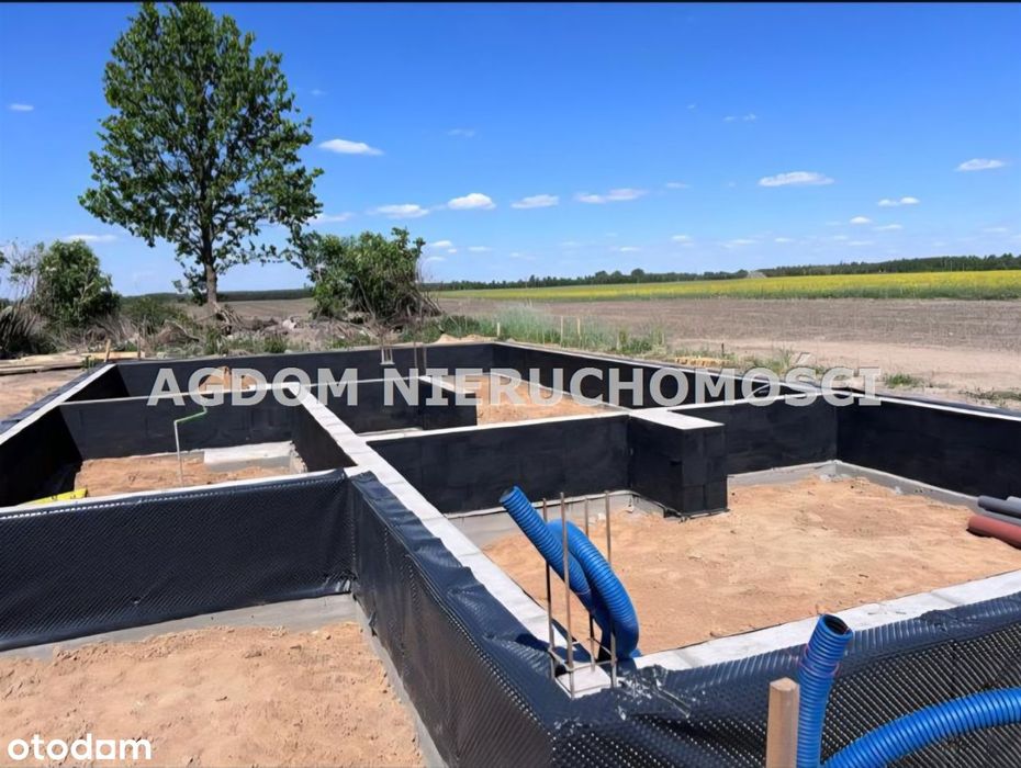 Działka z rozpoczętą budową