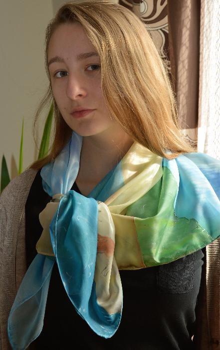 Jedwabna apaszka ręcznie malowana -Spacer.