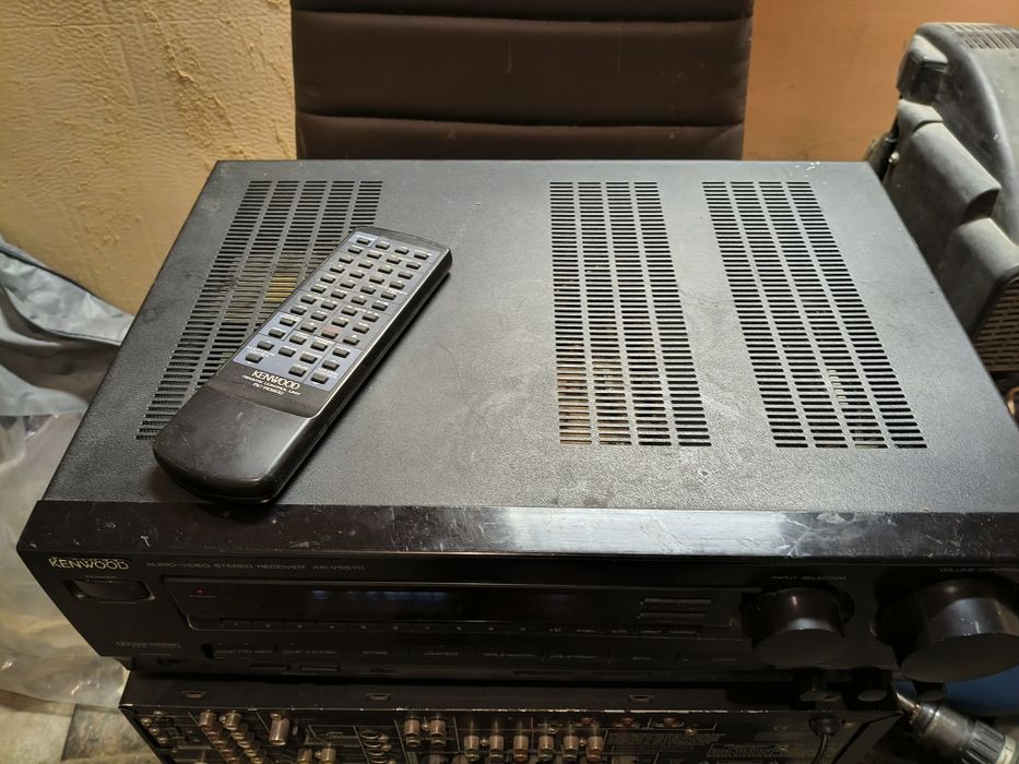 Amplituner Kenwood z pilotem