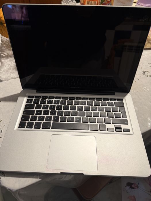 Vendo macbook 2010