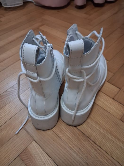 STEVE Madden  ботінки білі М 7,5 ( 38,5)