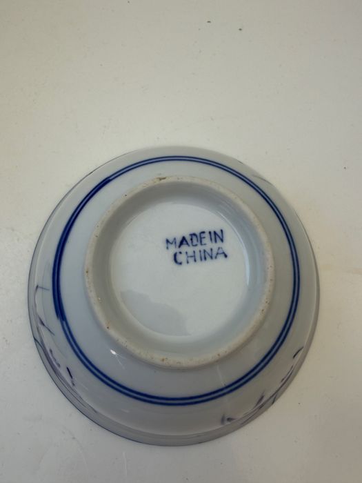 Taça de porcelana chinesa azul e branca antiga