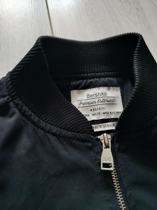 Czarna kurtka bomberka bomber Bershka M klasyka jesienna jesień 38