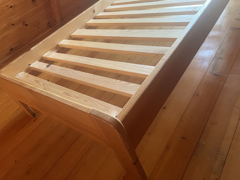 Łóżko sosnowe używane 90x200