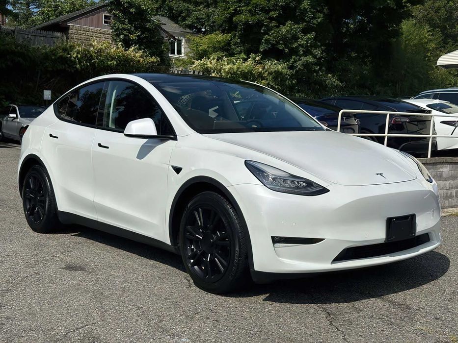 Tesla Model Y Long Range      2021