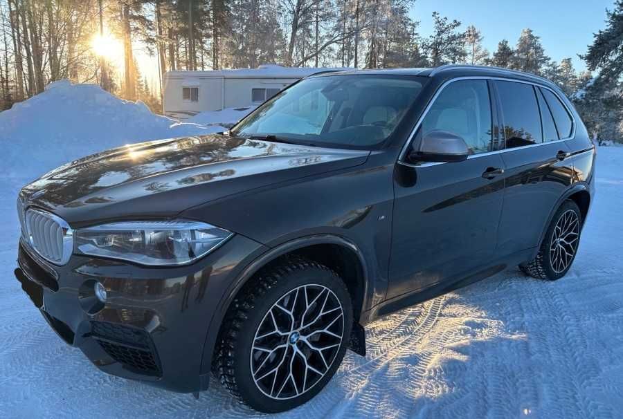 У продажі авто з ЄС BMW X5 M50D 2015 року