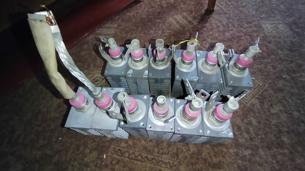 Диоды частотные ДЧ251-160Х-10 обратные с радиаторами и Д161-250-10: 250 ...