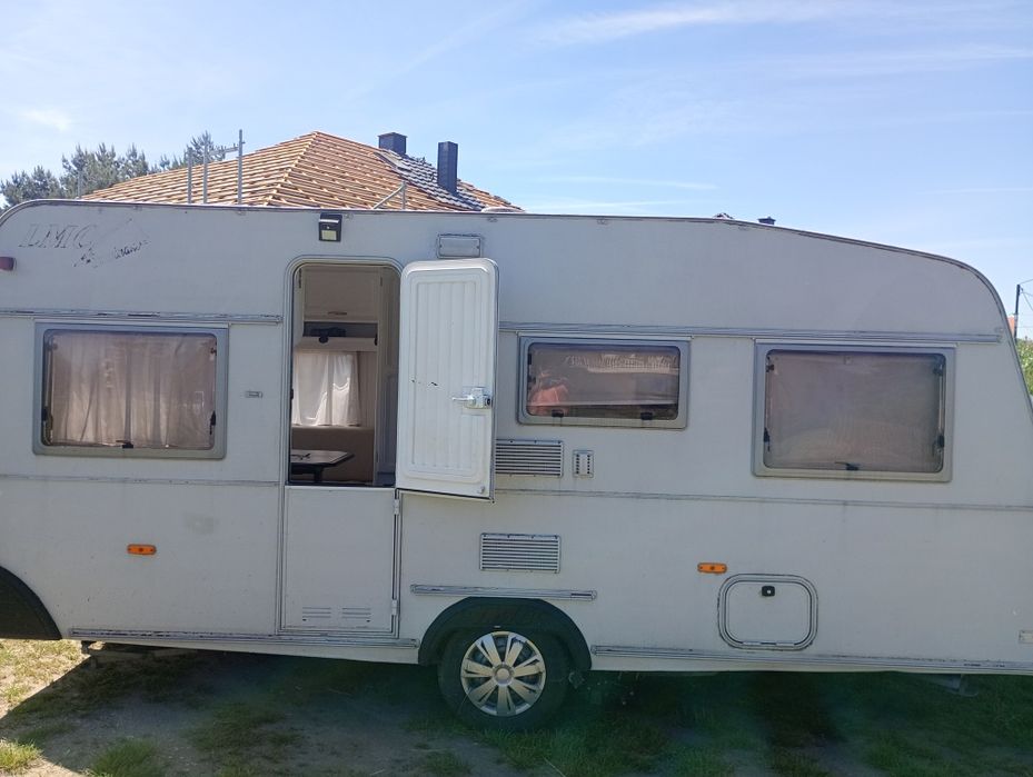 Przyczepa LMC Caravan.