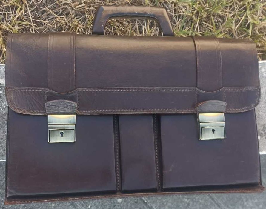Mala em couro genuíno, de 1985.