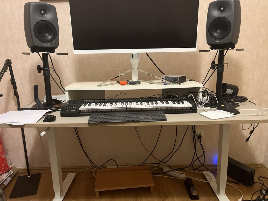 Podnoszone biurko z nadstawka