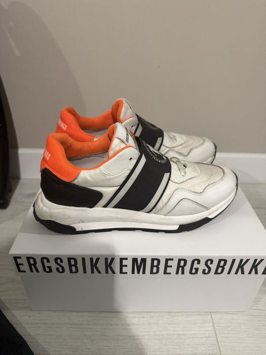 Класні кросівки bikkembergs 37