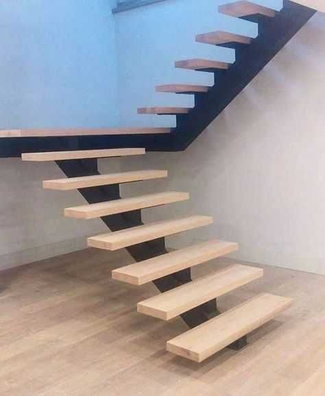 Schody dębowe na belce stalowej LOFT