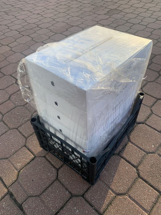 5x puste pudełko od MacBook Air
