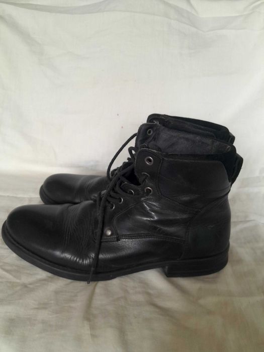 Botas de cabedal em excelente estado de conservação.