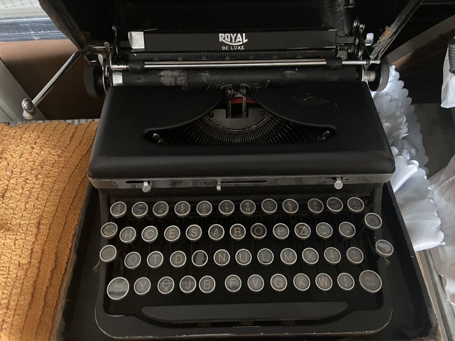 Máquina de escrever Royal Deluxe