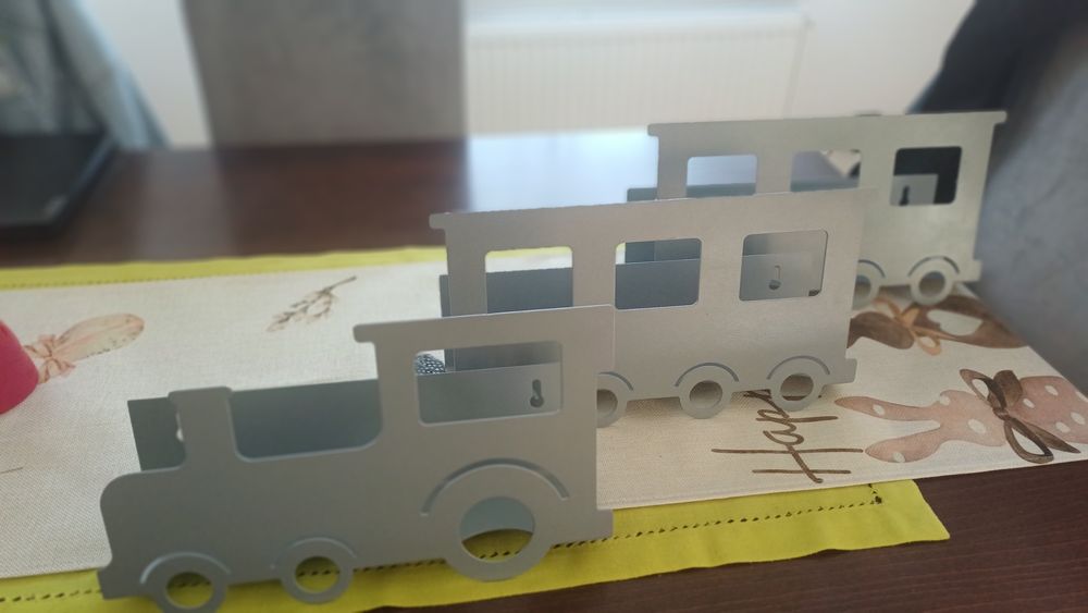 Ciuchcia, pociąg półka na ksiązki