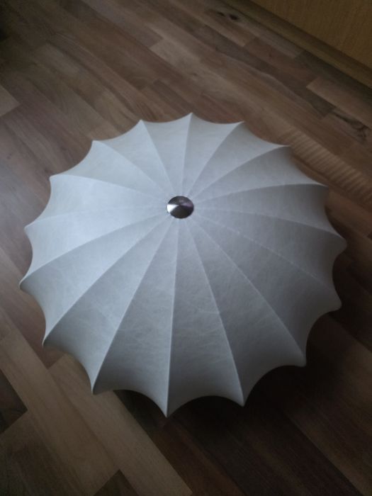 Używana lampa sufitowa przylegająca