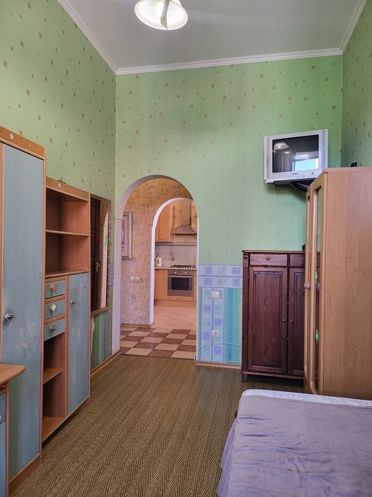 Трикімнатна квартира в самому центрі Вінниці  в будинку з власним двориком