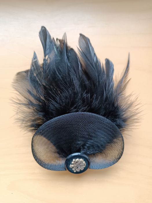 Брошка заколка з пір'ям