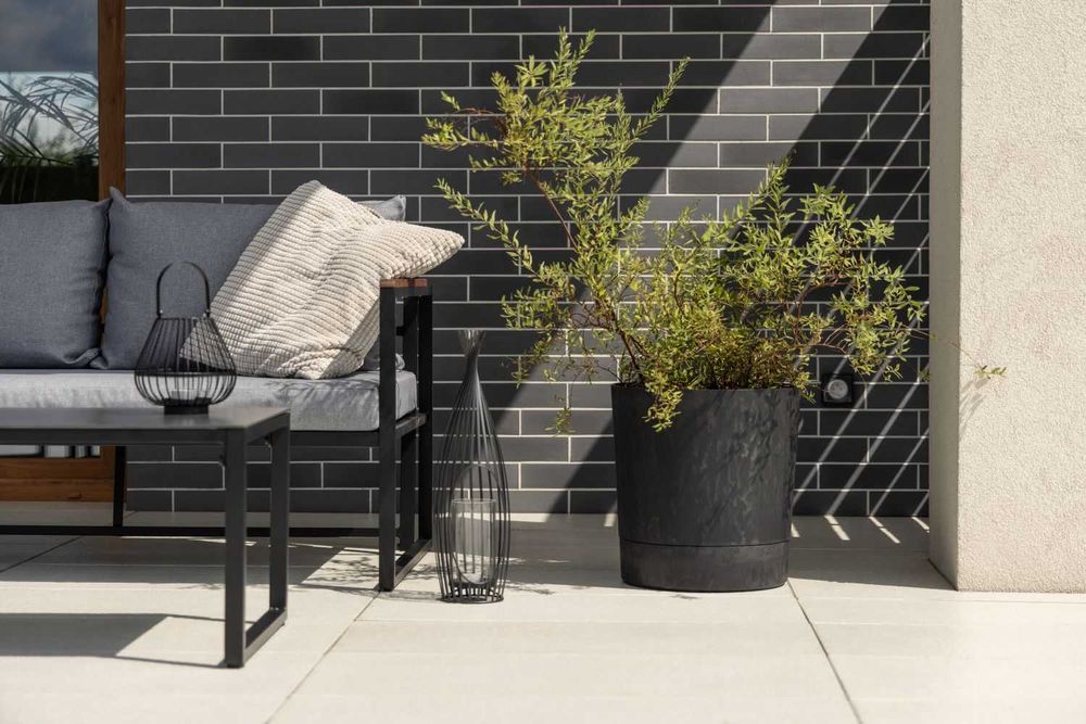 Donica AURA z podstawką 28 cm czarny beton