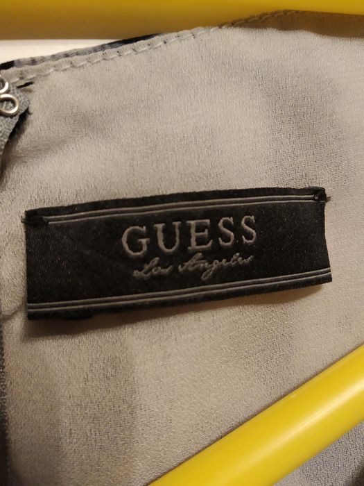 Szara sukienka Guess