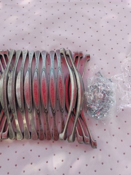 20 metalowych uchwytów do mebli z IKEA